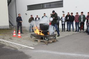 Auszubildende bauen Wissen über Koehler aus