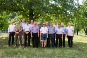 Longtime employees were honored by their supervisors for their 25 and 40 years of loyalty to the company.   From left to right: Thomas Peter (General Head of Production for the Kehl site), Gerhard Maier, Alexej Dmitrenko (Head of Personnel Consulting and Support), Klaus Huber, Herbert Käshammer, Alexander Weilert, Manuel Franz, Ali Erdogan, Bruno Springmann, Josef Sturm, Manfred Huber (Head of Mechanical Planning), Josef Walter, Hartmut Felsch (Plant Manager for the Oberkirch location), Martin Spraul (Deputy Works Council Chairman); not in the picture: Birgit Huber, Andreas Welle, Roland Maier, Manfred Doll 